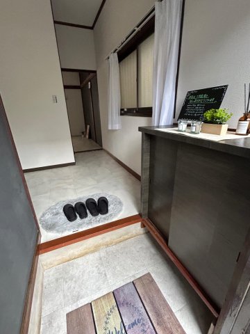 日だまりのほんわかハウス 下足入れあり。上に鍵や小物を置けて、外出前後の動きがスムーズ