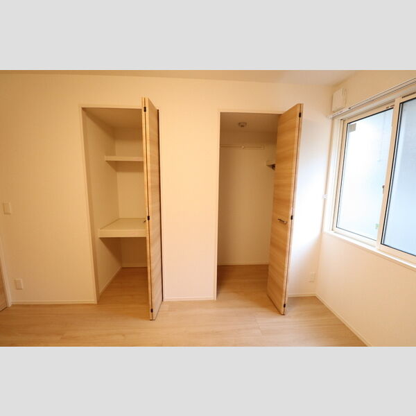 ア　レーズ 物入★クローゼット