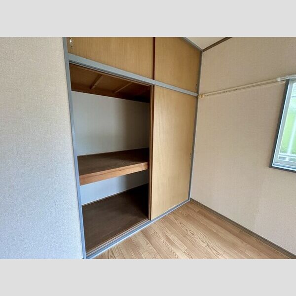 オークス小林 洋室押入