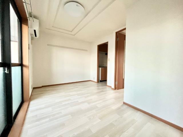 メゾン・ラクウショウ 洋室