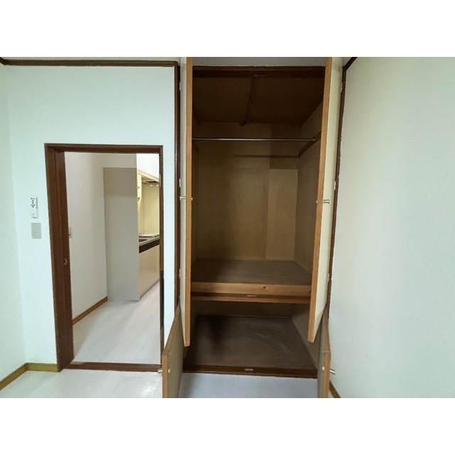 シャトーロマネ105号室 内観