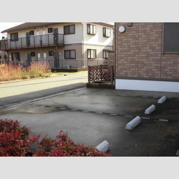 スプリングコート 駐車場