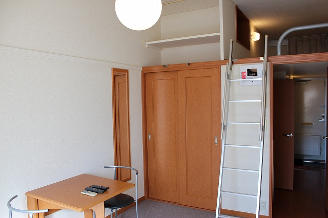 レオパレス彦左衛門302号室 内観