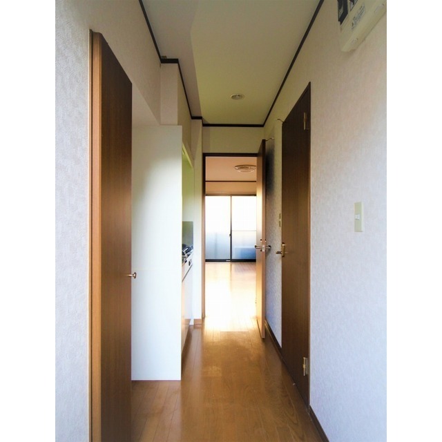 アムール リーヴェロ103号室 内観