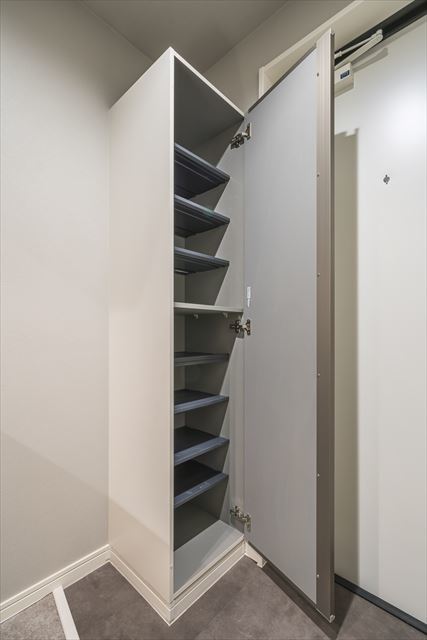 ｋ１　ａｐａｒｔｍｅｎｔｓ1階 玄関