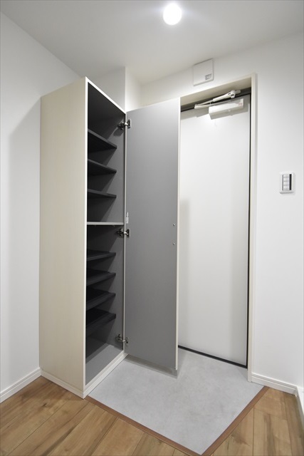 ３Ｆ　ＨＡＵＳ 玄関