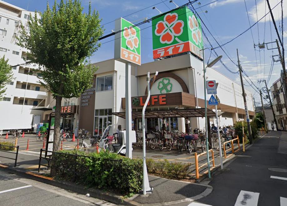 桜レジデンスB102号室 【スーパー】ライフ 東尾久店まで462ｍ