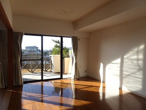 ライオンズタワー片瀬江ノ島 リビングダイニング　※2023年1月撮影