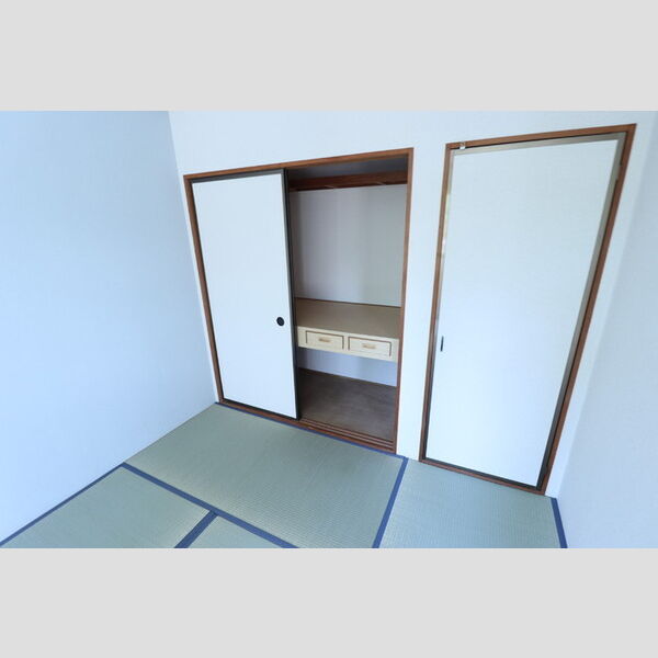 メゾンベール壱101号室 物入れ