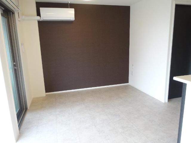 ココ　ナツ リビングダイニング