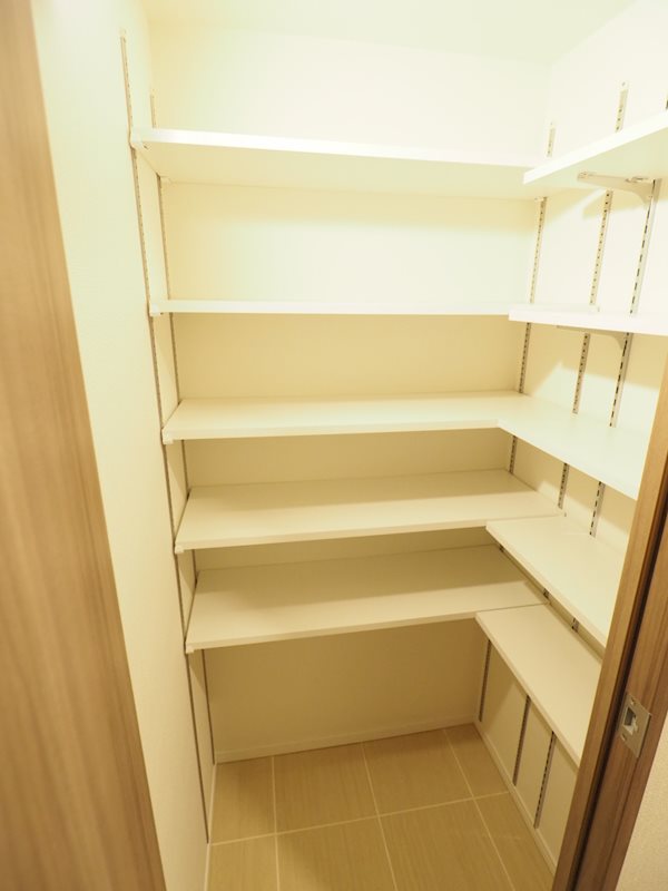 レジディア中目黒Ⅲ10階 収納
