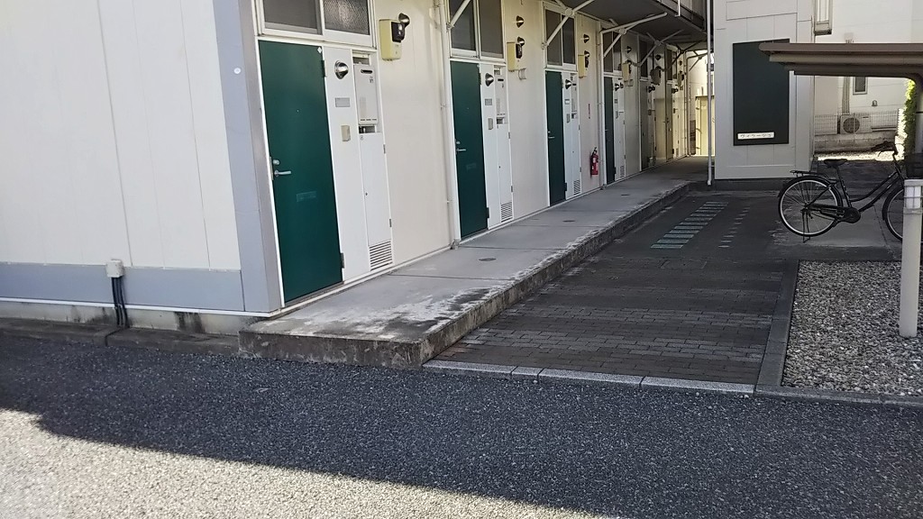 レオパレスヴィラージュ 玄関