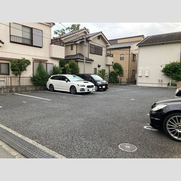 ハウスオブブランカ102号室 駐車場