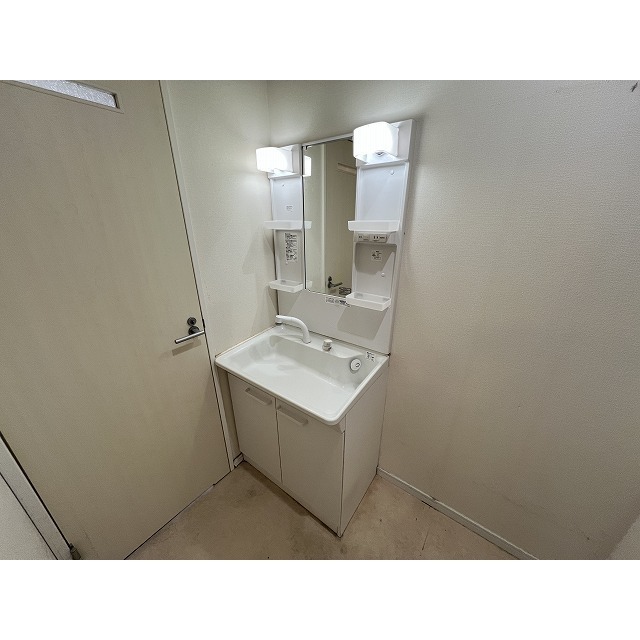 柿の木坂１丁目戸建A号室 シャワー付き独立洗面台◎