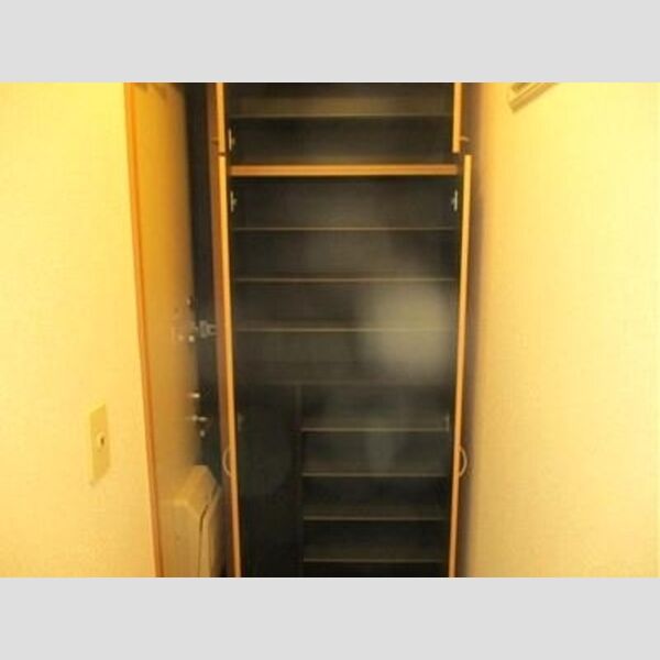 イーストサンハイム105号室 シューズボックス