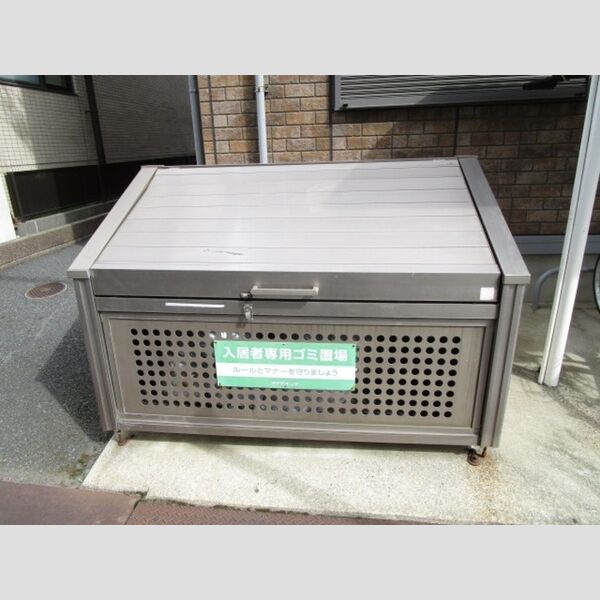 ウィステリア 入居者専用ゴミストッカー