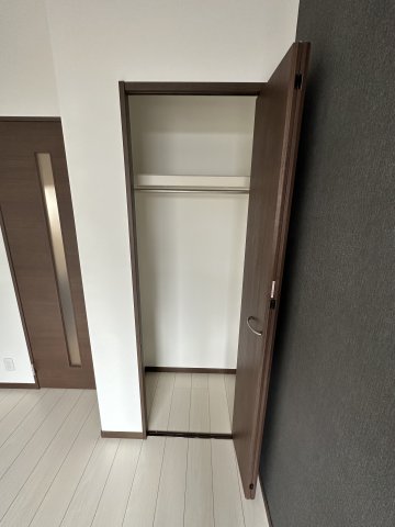 ベイルーム湘南台205号室 クローゼットタイプで収納力豊富です♪