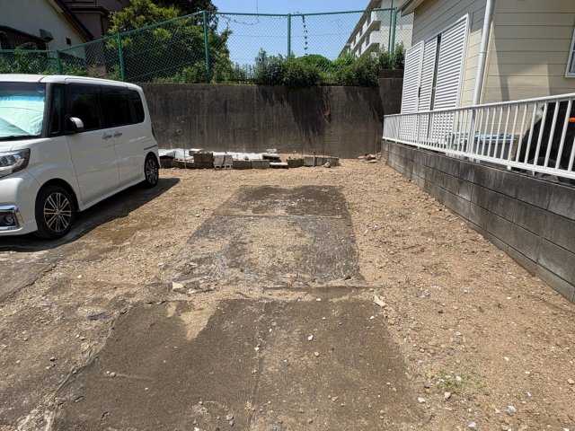丘の上の、ソレイユと青い空。 徒歩30秒に駐車場もあります