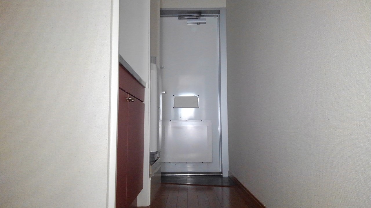 レオパレスパークヒルズ 玄関