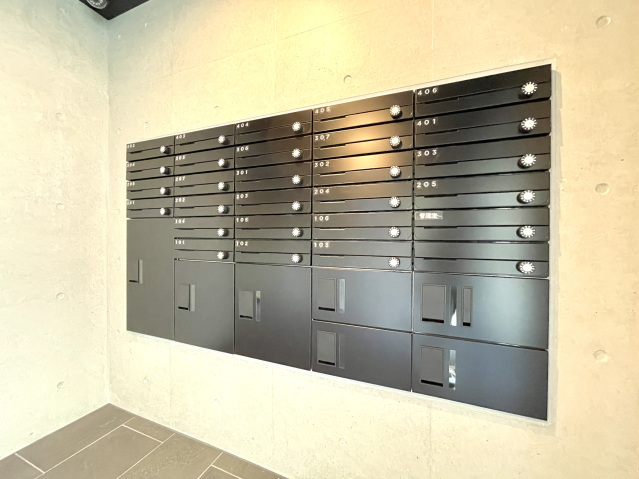 スカイコートソレア新丸子102号室 メールボックス