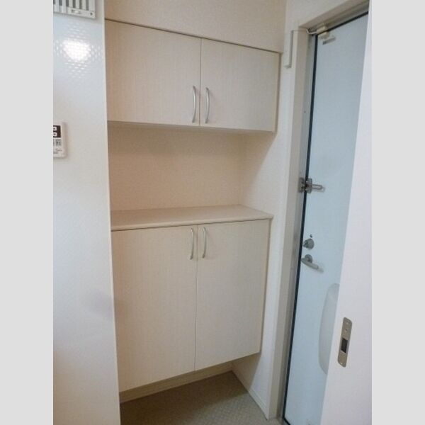 オン・ザ・ロード川越205号室 玄関