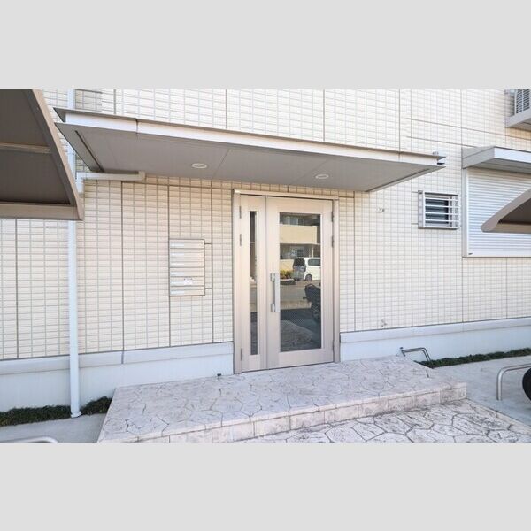 ヒルズガーデン102号室 エントランス