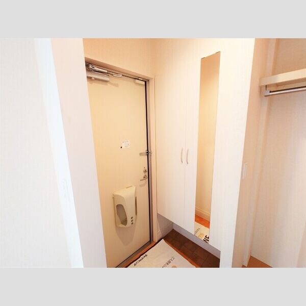 アークタウン三ツ藤　CC103号室 玄関