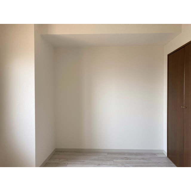 プリムローズ 洋室・玄関・左側