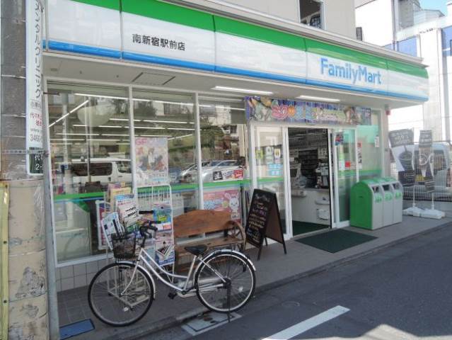 レオハイツ ファミリーマート南新宿駅前店