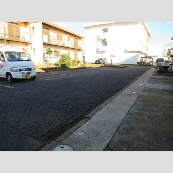 神取ハイツ 駐車場