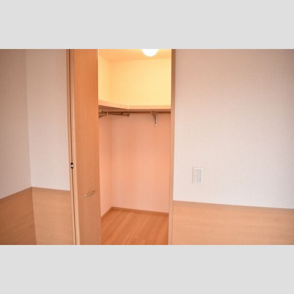 マグノリア302号室 ウォークインクローゼット