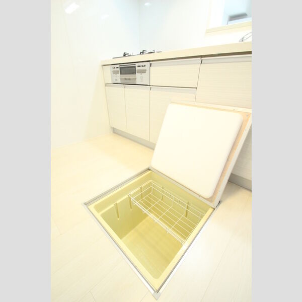 ・　コンティニュエ101号室 キッチン　床下収納