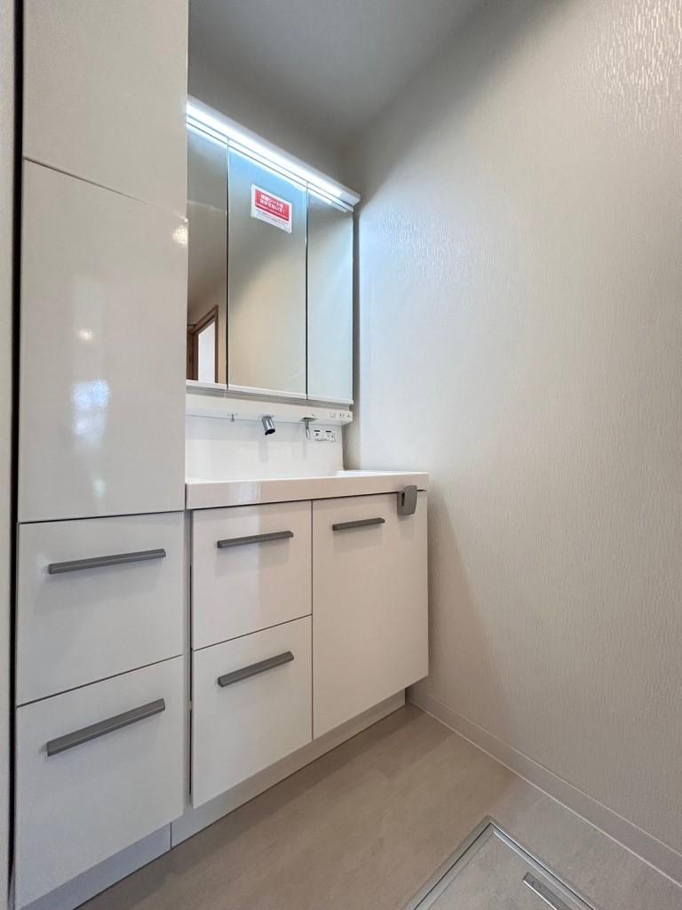 住友検見川ハウスＣ棟 新しい洗面で収納もたっぷりです