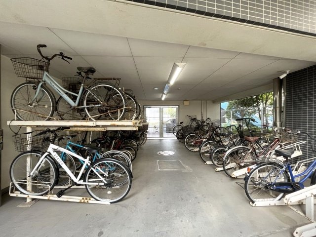 ＣＡＬＭ．ＫＯＩＷＡ　ＷＥＳＴ6階 駐輪場