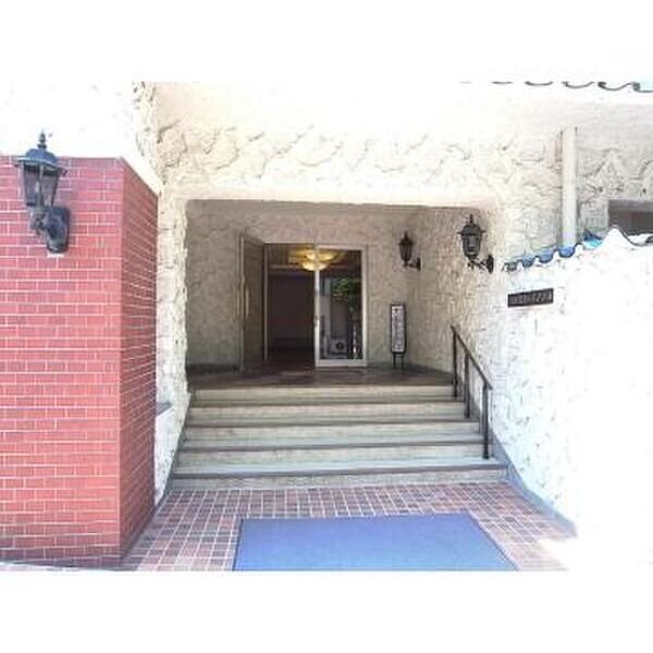 秀和松涛レジデンス210号室 エントランス