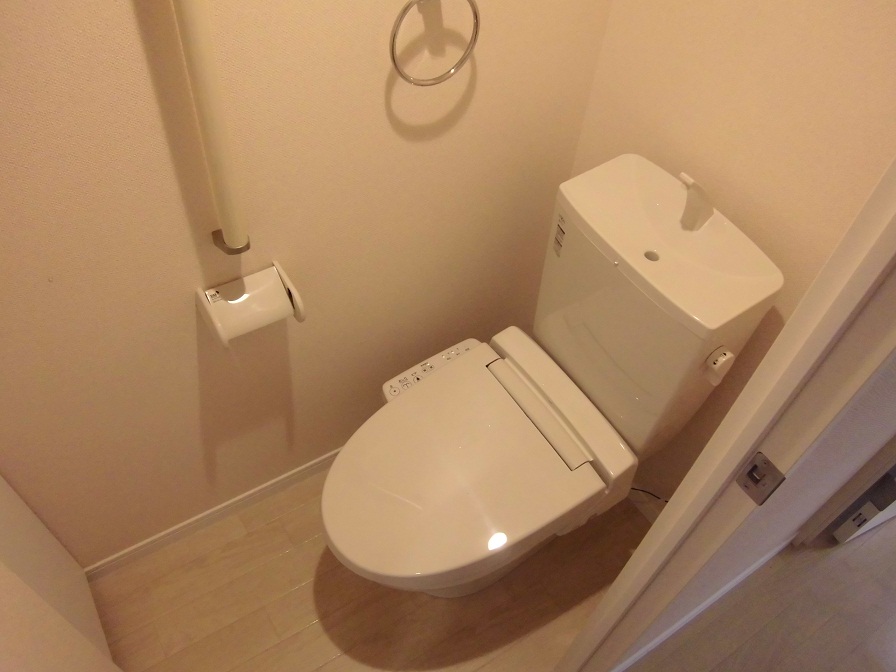 レオネクストパレフルール106号室 温水洗浄便座付き