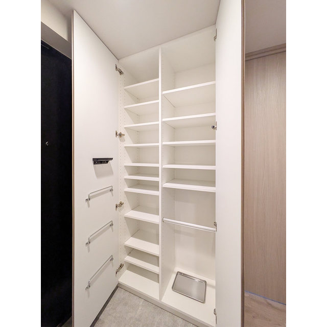 MARKS横浜戸部1001号室 靴箱