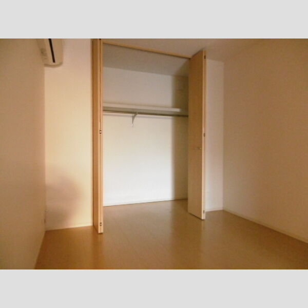 ソワーニュ 洋室クローゼット