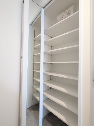 エルファーロ目黒Ⅰ0101号室 収納