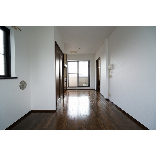 スクエア東新町 内観