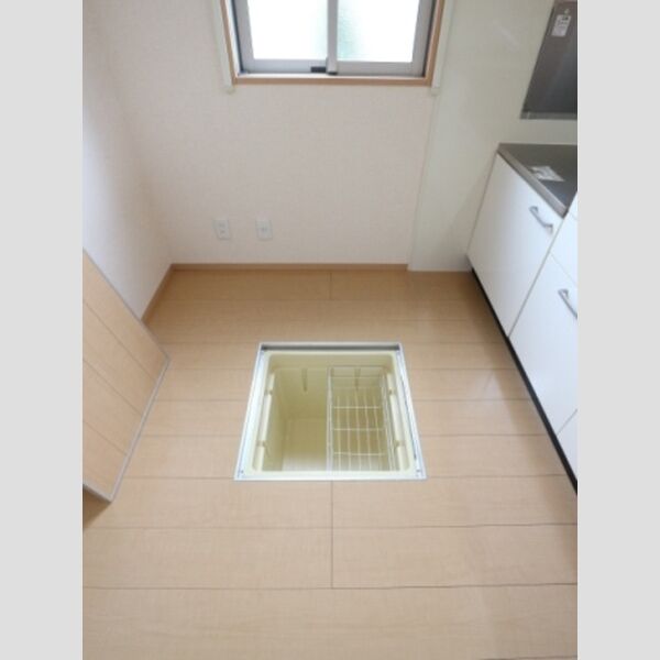 ル・シエル、ラ・メール、ル・ソレイユ　　　ル・シエル101号室 床下収納