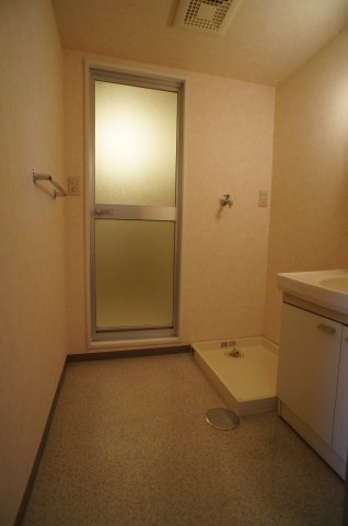 フロイデ勝田台壱番館 独立洗面台です