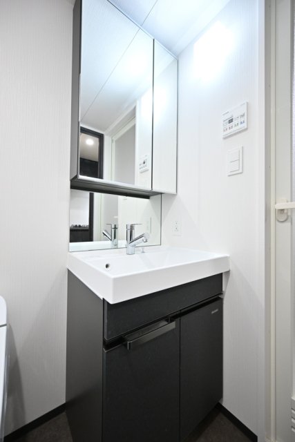 ＧＲＡＮＳＩＴＥ　ＮＡＫＡＭＥＧＵＲＯ3階 洗面