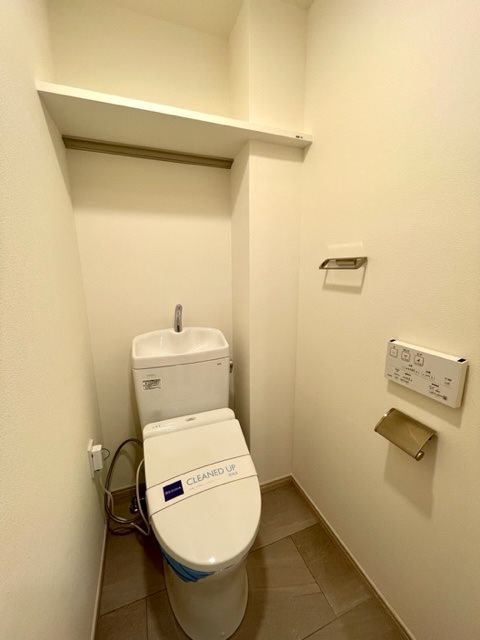 レジディア世田谷若林3階 トイレ