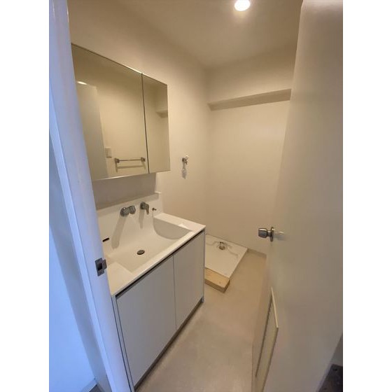 ロイヤルフラット野毛山壱番館902号室 同建物別部屋の参考画像