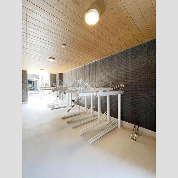 グラナーデ高野台302号室 駐輪場