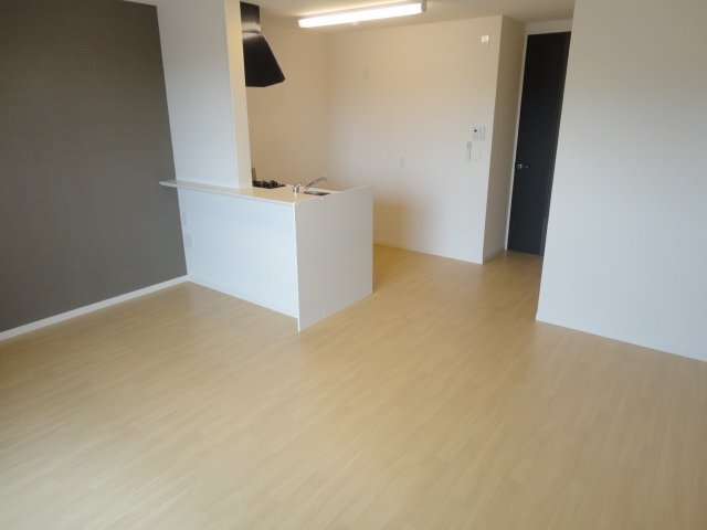 Ｂｌａｎｃ・Ｌｅｙｓｉｎ（ブラン・レザン）202号室 ＬＤＫ(１３．１帖)