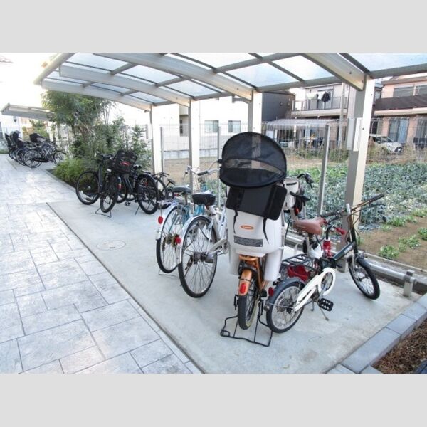 イーリスガーデン 駐輪場