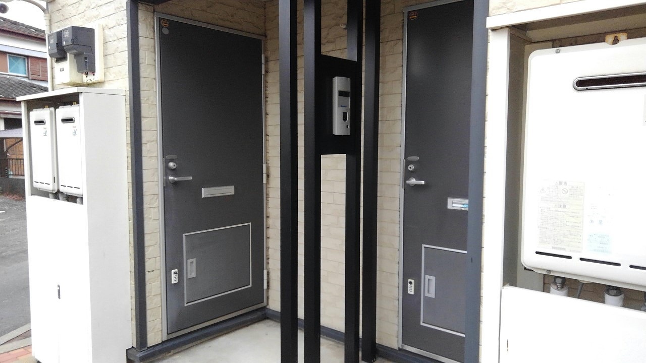 レオパレスアネックス210号室 玄関