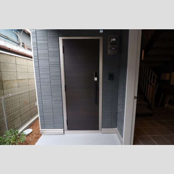 セレスティア白鳥102号室 玄関(外)